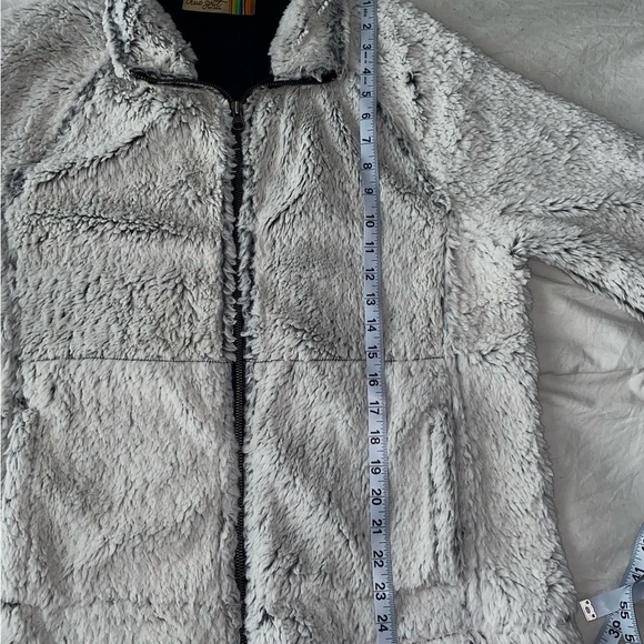 Faux Fur Zip Up Jacket - Picture 6 of 6